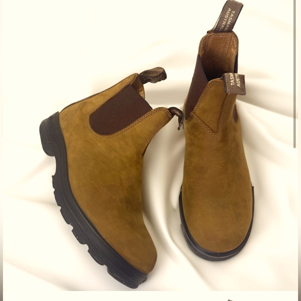 Blundstone Camel Chelsea Boot US 7.5 Men’s  9.5 Women’s New Condition
